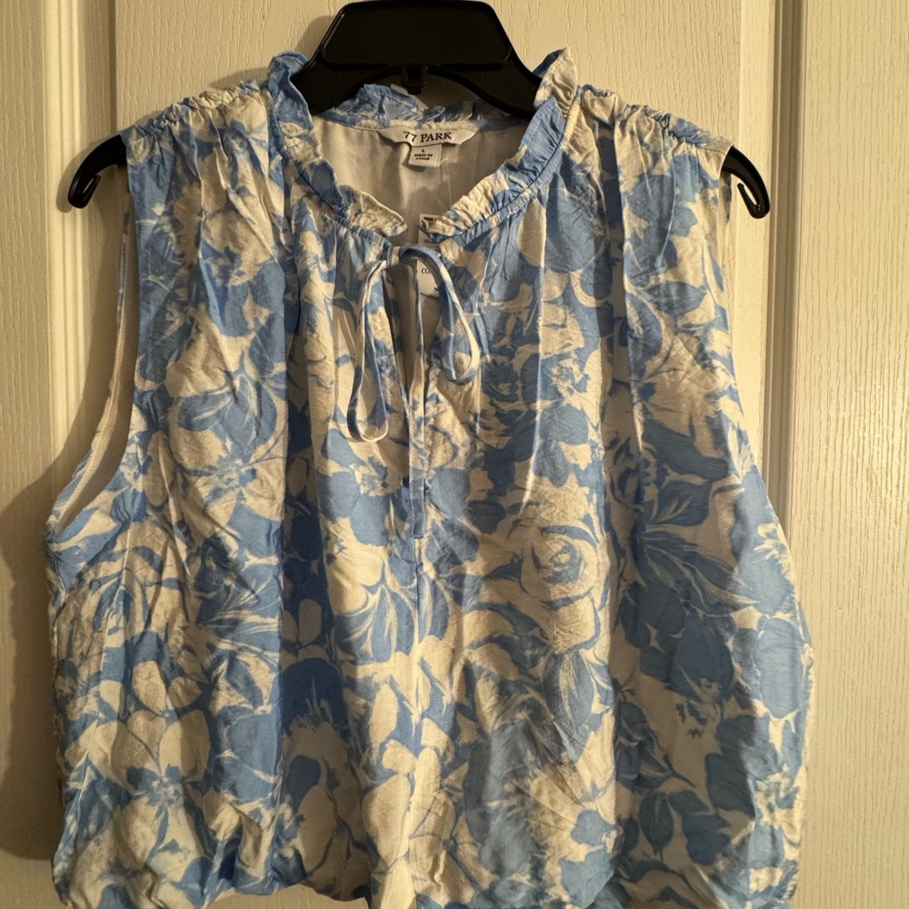 NWT 77 PARK Blue & White Floral Tie-Neck Sleeveless blouse